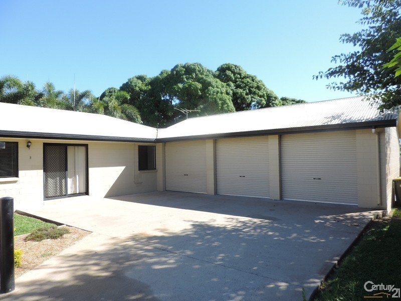 3 VIOLET CRESCENT, Rasmussen QLD 4815