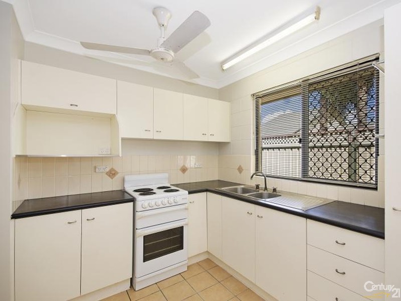 3 VIOLET CRESCENT, Rasmussen QLD 4815