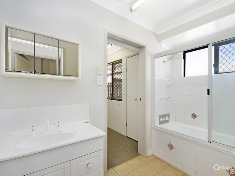 3 VIOLET CRESCENT, Rasmussen QLD 4815