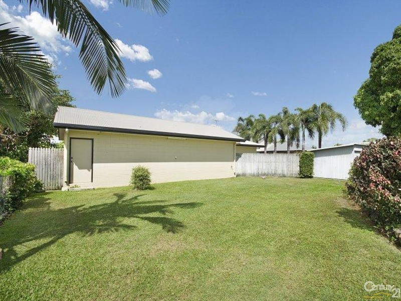 3 VIOLET CRESCENT, Rasmussen QLD 4815