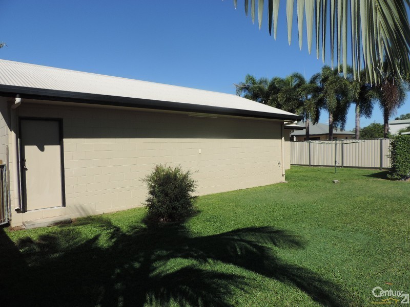 3 VIOLET CRESCENT, Rasmussen QLD 4815