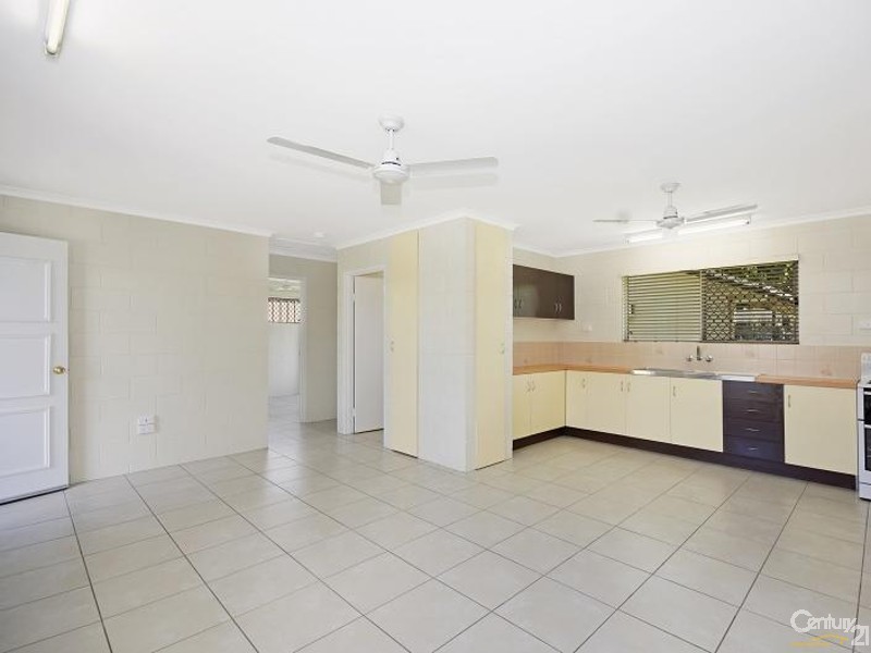 3 VIOLET CRESCENT, Rasmussen QLD 4815