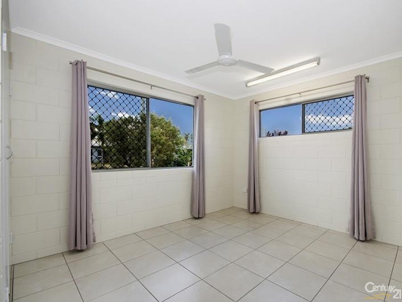 3 VIOLET CRESCENT, Rasmussen QLD 4815