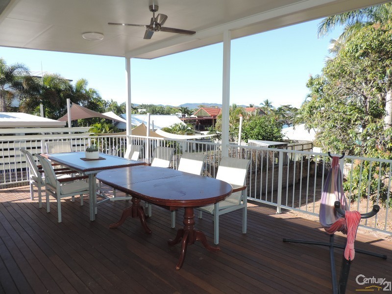 28 BAY STREET, Pallarenda QLD 4810