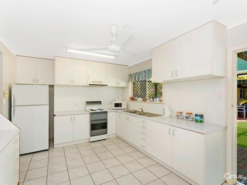 71 DYER STREET, Pallarenda QLD 4810