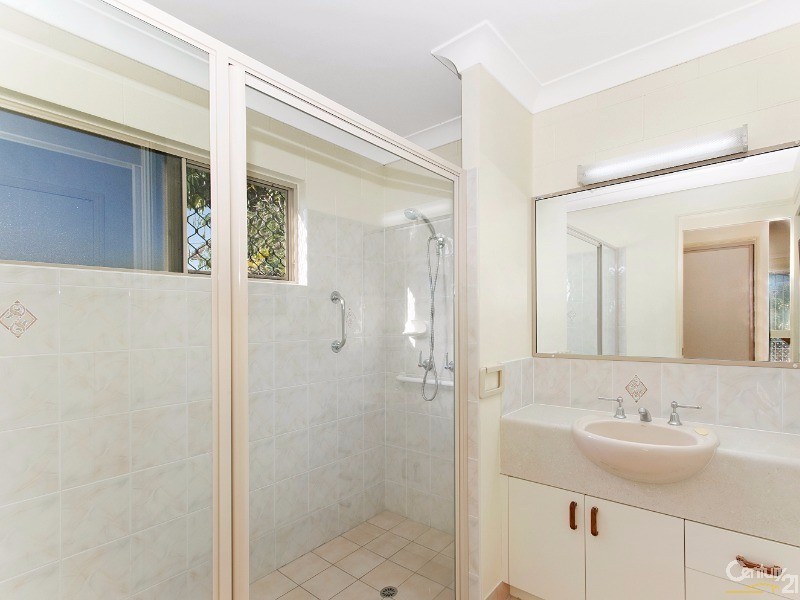 4 YARAI COURT, Mount Louisa QLD 4814