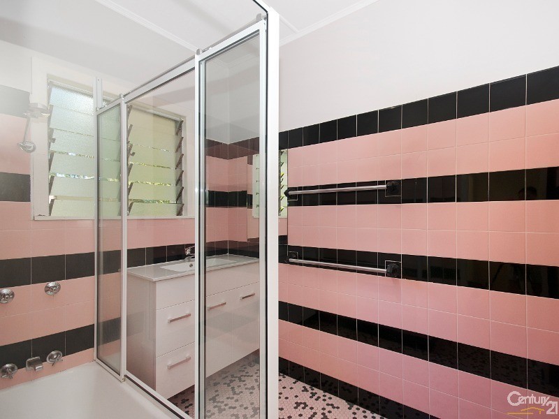 5 BISHOP STREET, Belgian Gardens QLD 4810