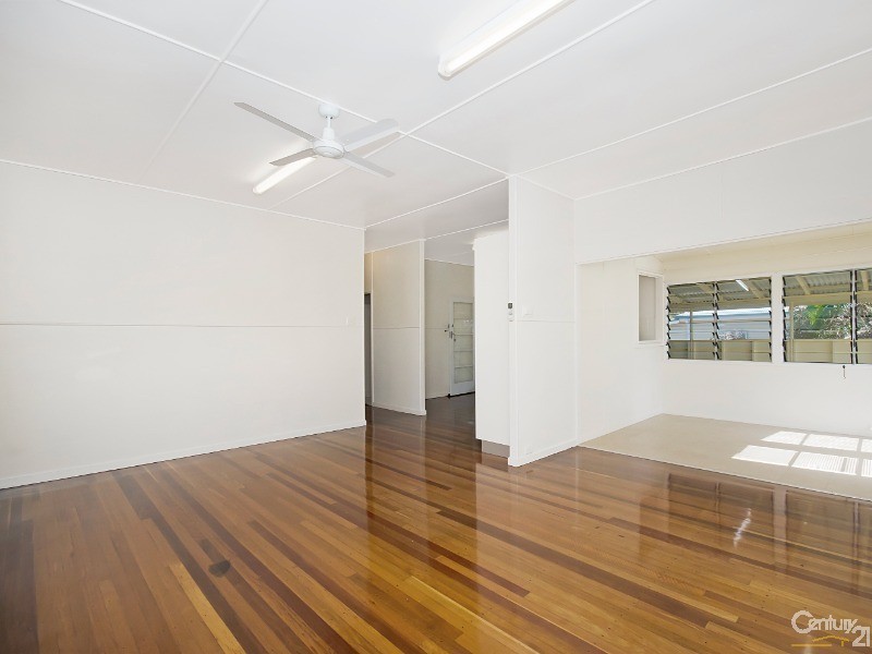 10 BAY STREET, Pallarenda QLD 4810