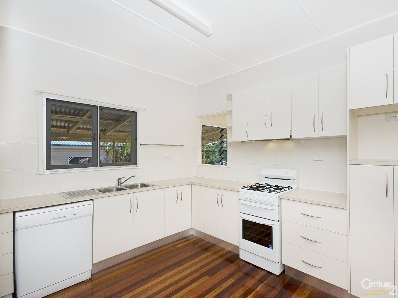 10 BAY STREET, Pallarenda QLD 4810