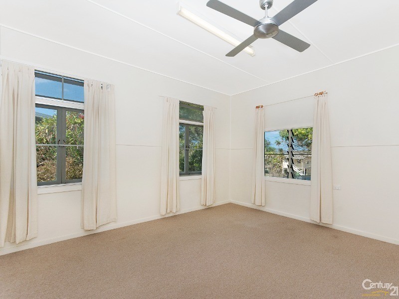 10 BAY STREET, Pallarenda QLD 4810