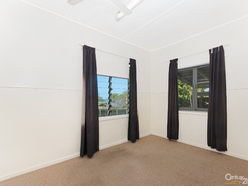 10 BAY STREET, Pallarenda QLD 4810