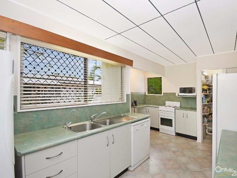 30  WACKETT STREET, Pallarenda QLD 4810