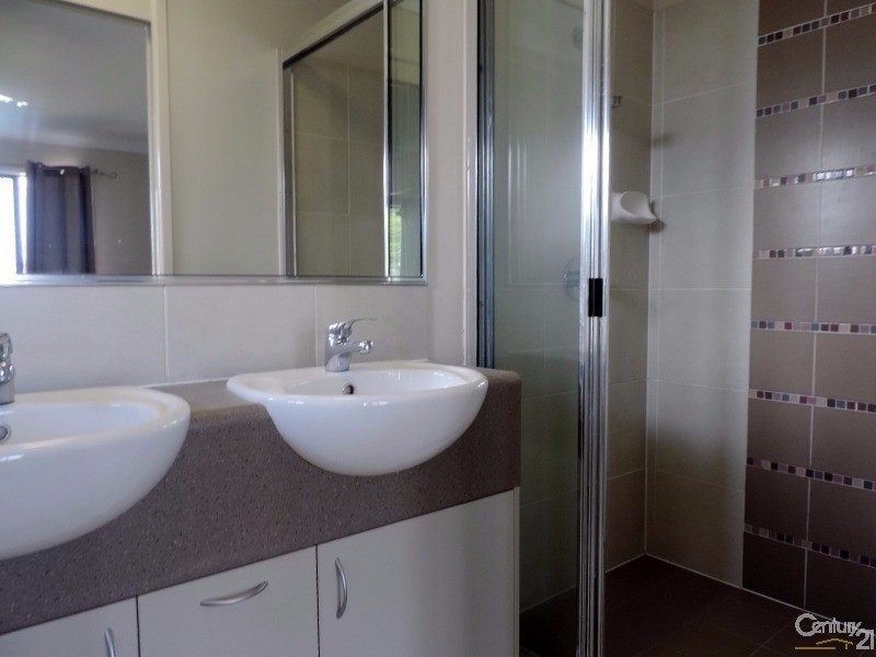 8 Ripon Court, Mount Low QLD 4818