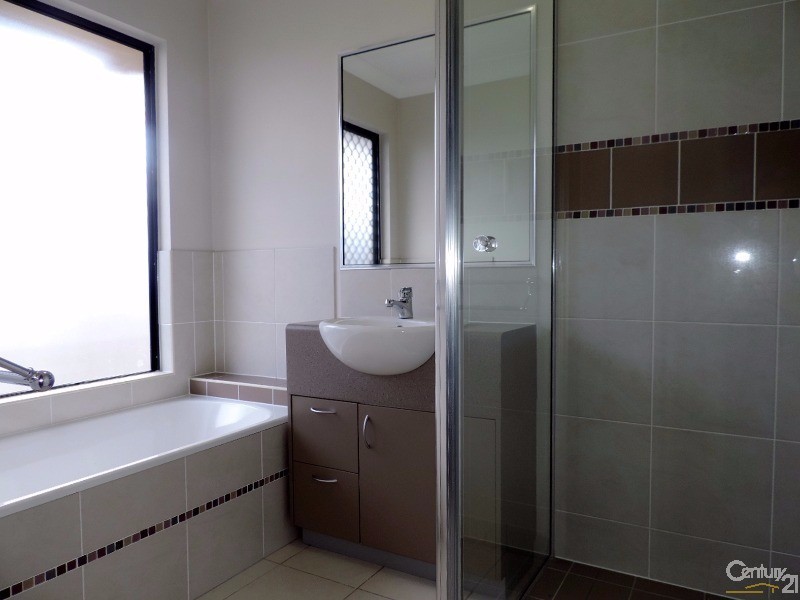 8 Ripon Court, Mount Low QLD 4818