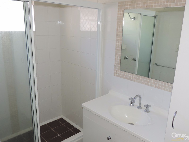 3/17  CRAUFORD STREET, West End QLD 4810