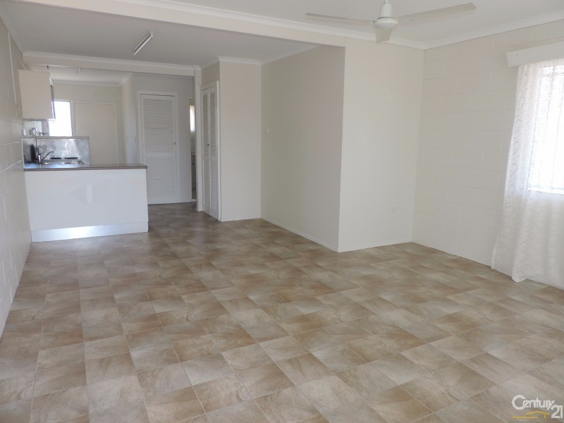 2/5 IVES STREET, Kirwan QLD 4817