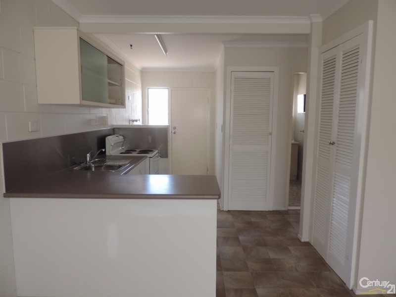 2/5 IVES STREET, Kirwan QLD 4817