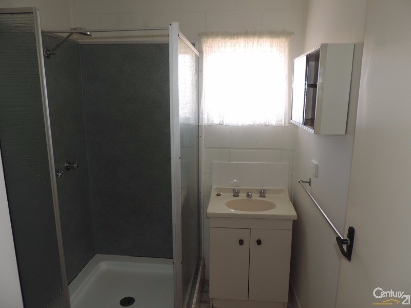 2/5 IVES STREET, Kirwan QLD 4817