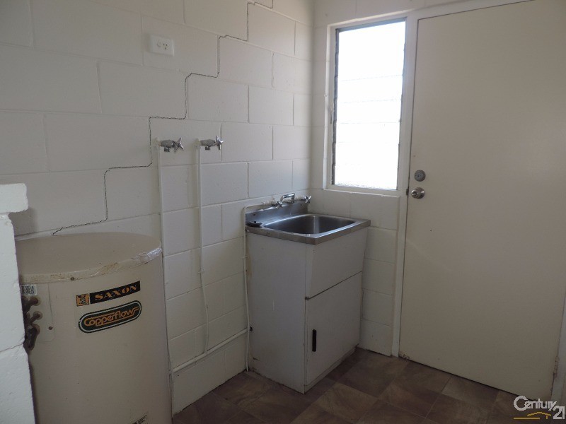 2/5 IVES STREET, Kirwan QLD 4817