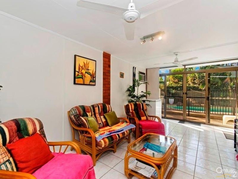 21 SEAWARD CRESCENT, Pallarenda QLD 4810