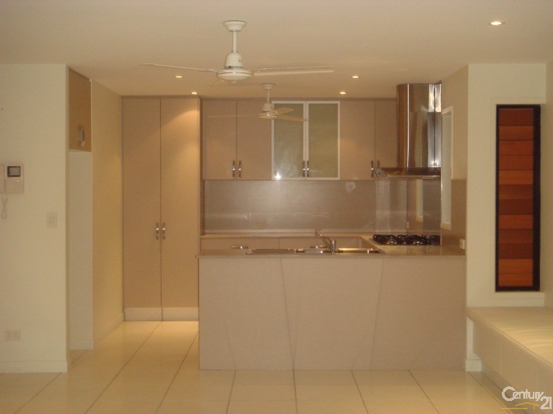 2/80 COOK STREET, North Ward QLD 4810