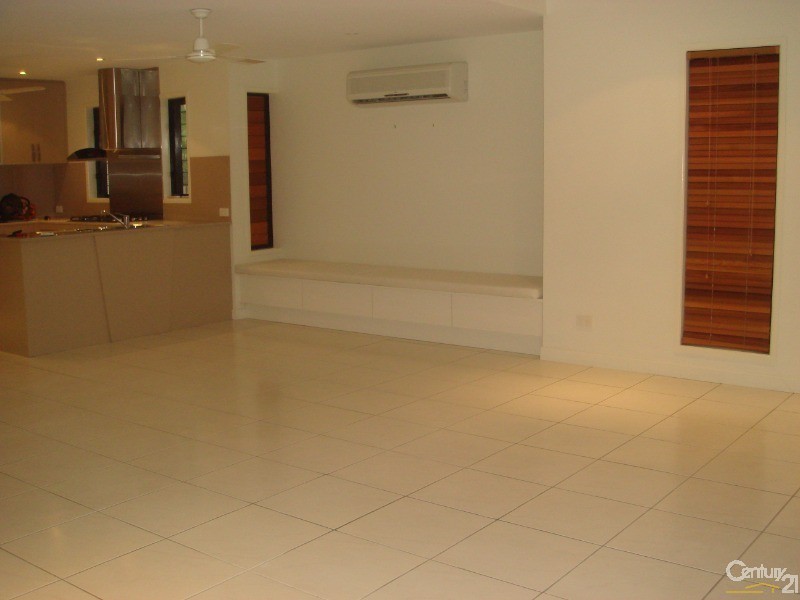 2/80 COOK STREET, North Ward QLD 4810