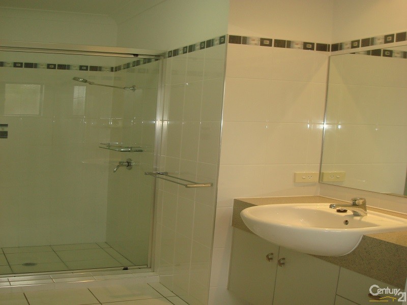 2/80 COOK STREET, North Ward QLD 4810