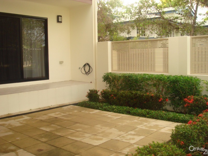 2/80 COOK STREET, North Ward QLD 4810