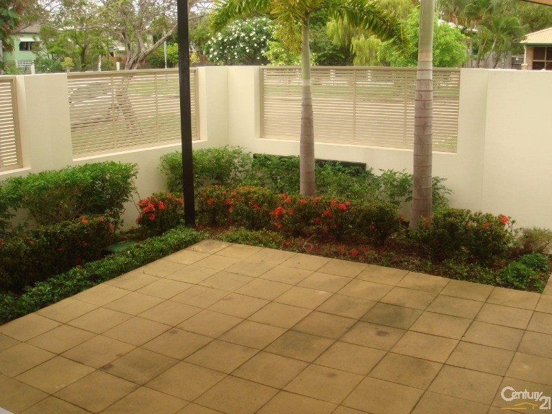 2/80 COOK STREET, North Ward QLD 4810