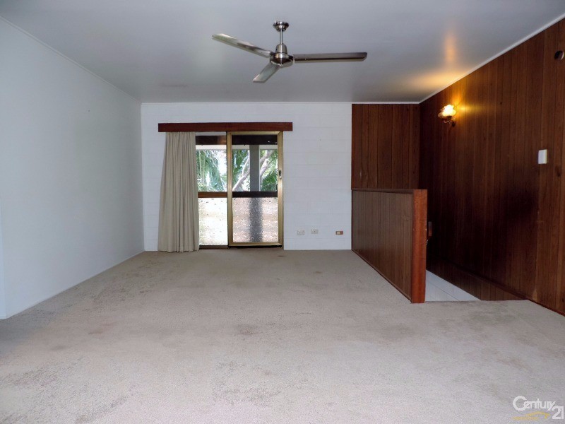 17 DYER STREET, Pallarenda QLD 4810