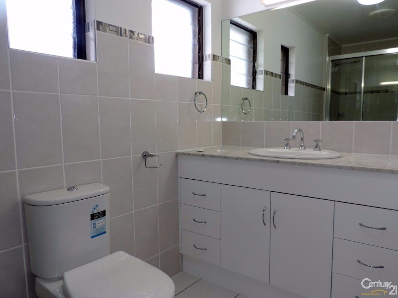 17 DYER STREET, Pallarenda QLD 4810