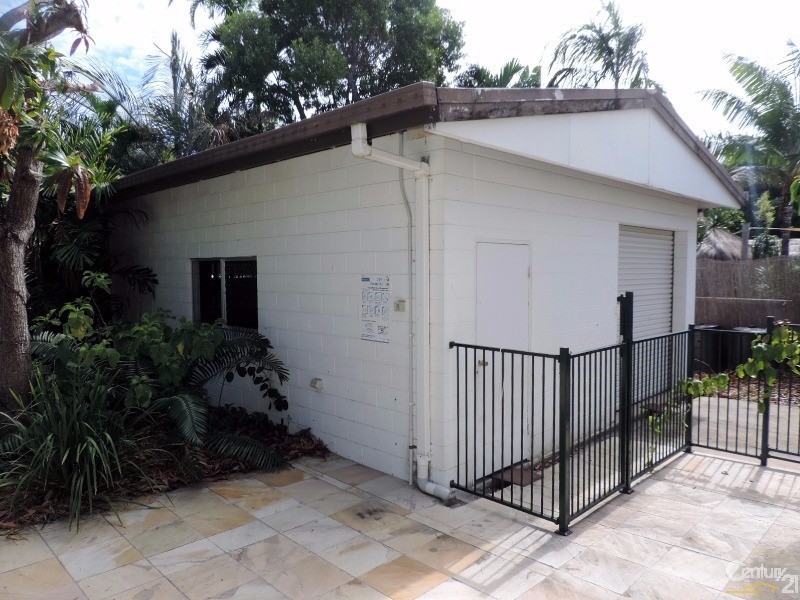 17 DYER STREET, Pallarenda QLD 4810