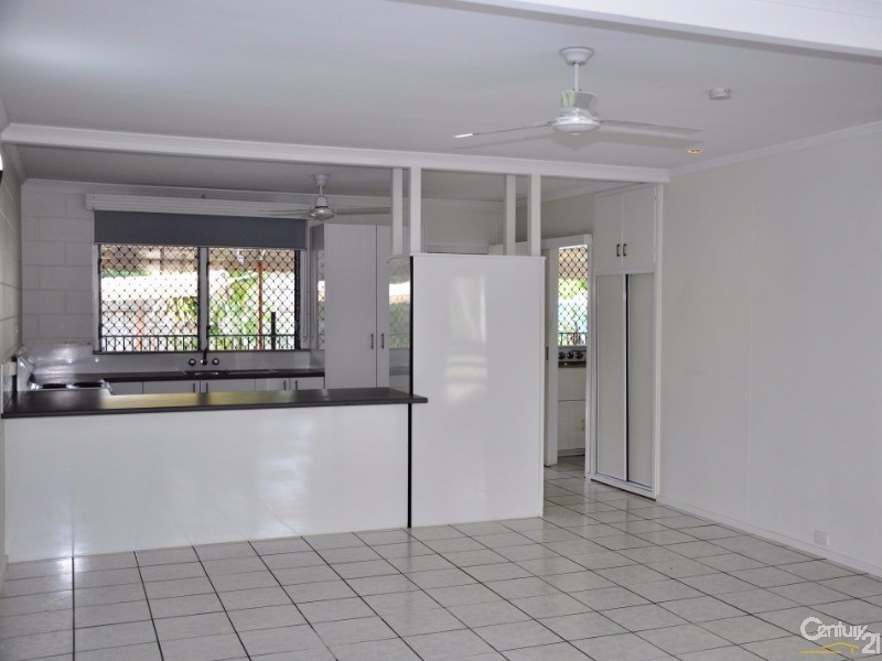 2/12 DYER STREET, Pallarenda QLD 4810