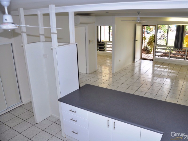 2/12 DYER STREET, Pallarenda QLD 4810