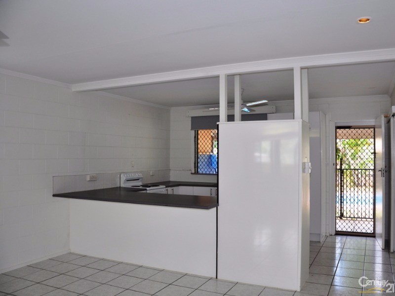 2/12 DYER STREET, Pallarenda QLD 4810