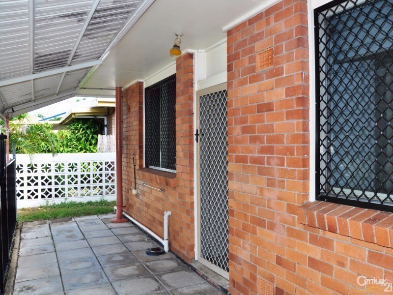 2/12 DYER STREET, Pallarenda QLD 4810