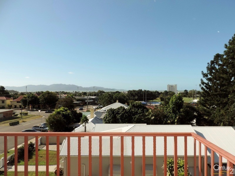 11/1 BURKE STREET, North Ward QLD 4810