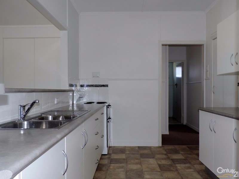 4 BRISK STREET, Rowes Bay QLD 4810