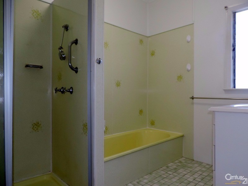 4 BRISK STREET, Rowes Bay QLD 4810