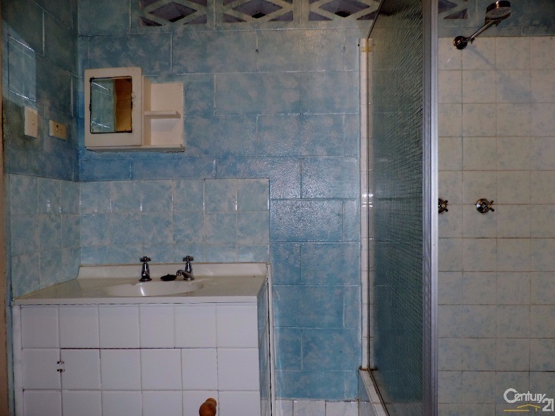 17 NORTH STREET, West End QLD 4810