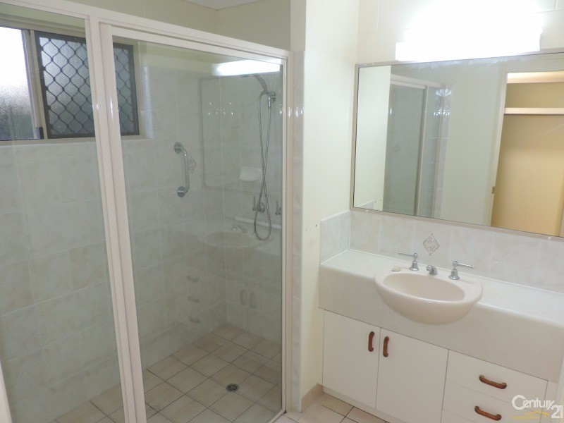 4 YARAI COURT, Mount Louisa QLD 4814