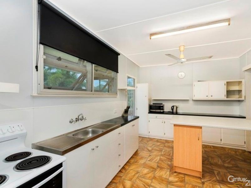 17 WACKETT STREET, Pallarenda QLD 4810