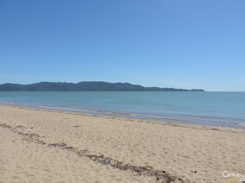 17 WACKETT STREET, Pallarenda QLD 4810