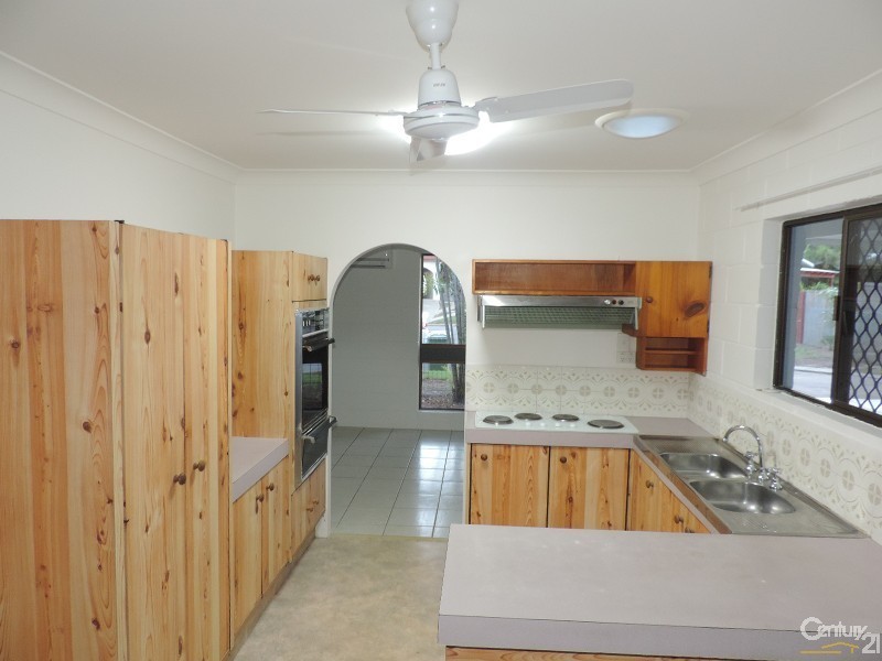 4 YARAI COURT, Mount Louisa QLD 4814