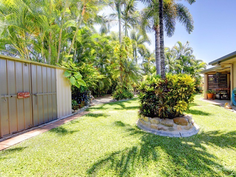 19 AMBER AVENUE, Rasmussen QLD 4815