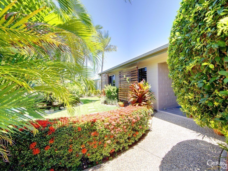 19 AMBER AVENUE, Rasmussen QLD 4815