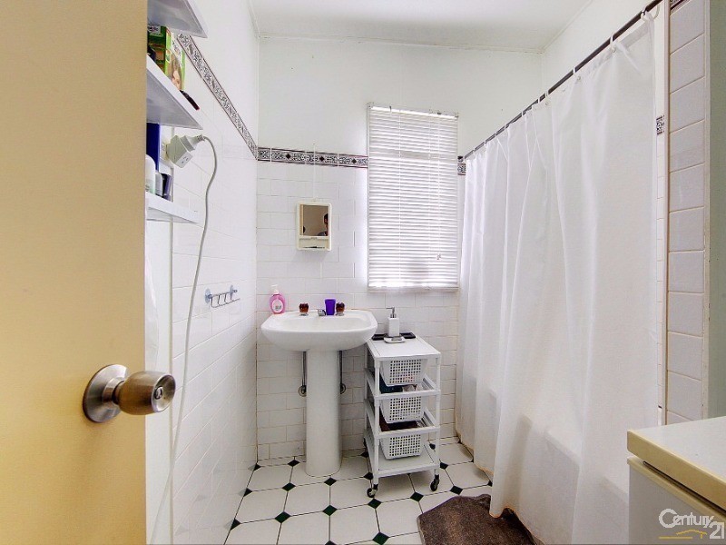 16 NORTH STREET, West End QLD 4810