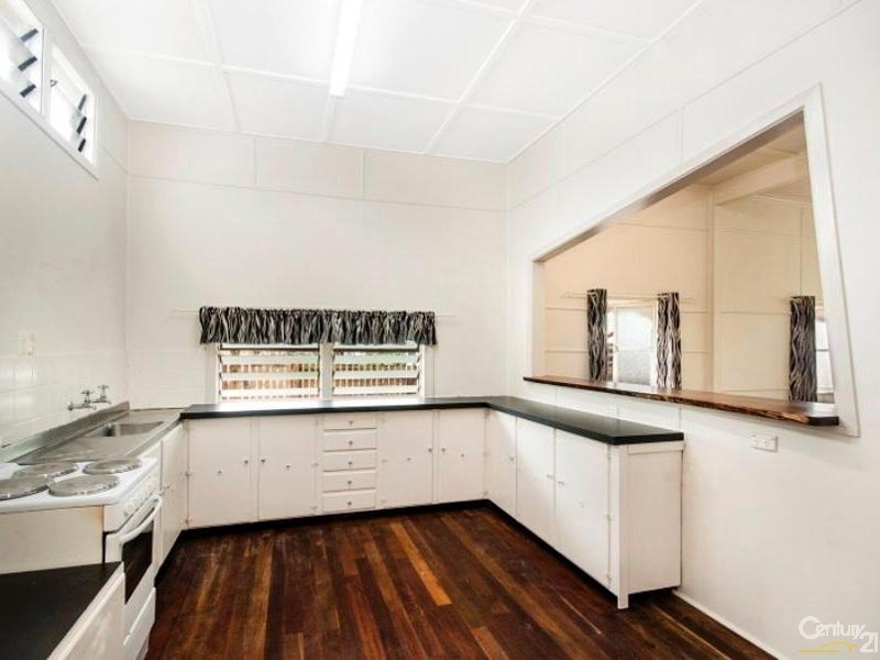 17 NORTH STREET, West End QLD 4810