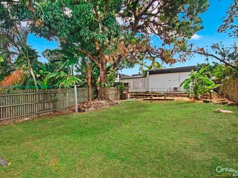 17 NORTH STREET, West End QLD 4810