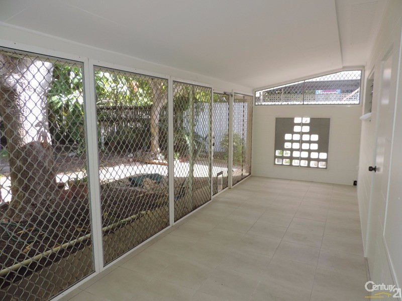 1/35 BAY STREET, Pallarenda QLD 4810